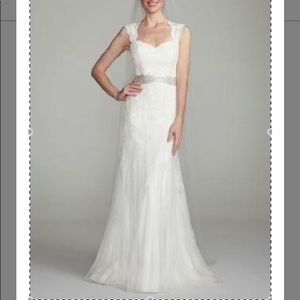 DB Cap Sleeve Lace Wedding Dress with Keyhole
